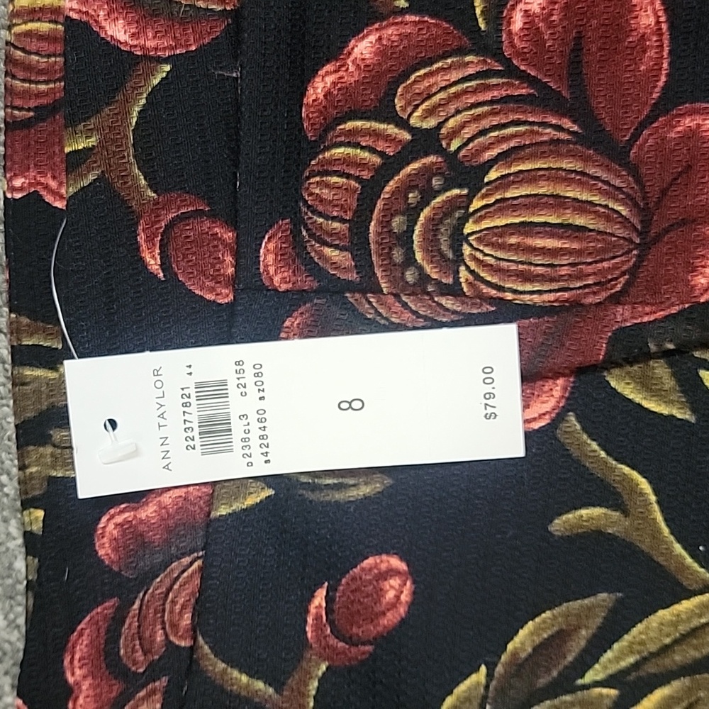 Ann Taylor floral pencil skirt, size 8 - Picture 3 of 3